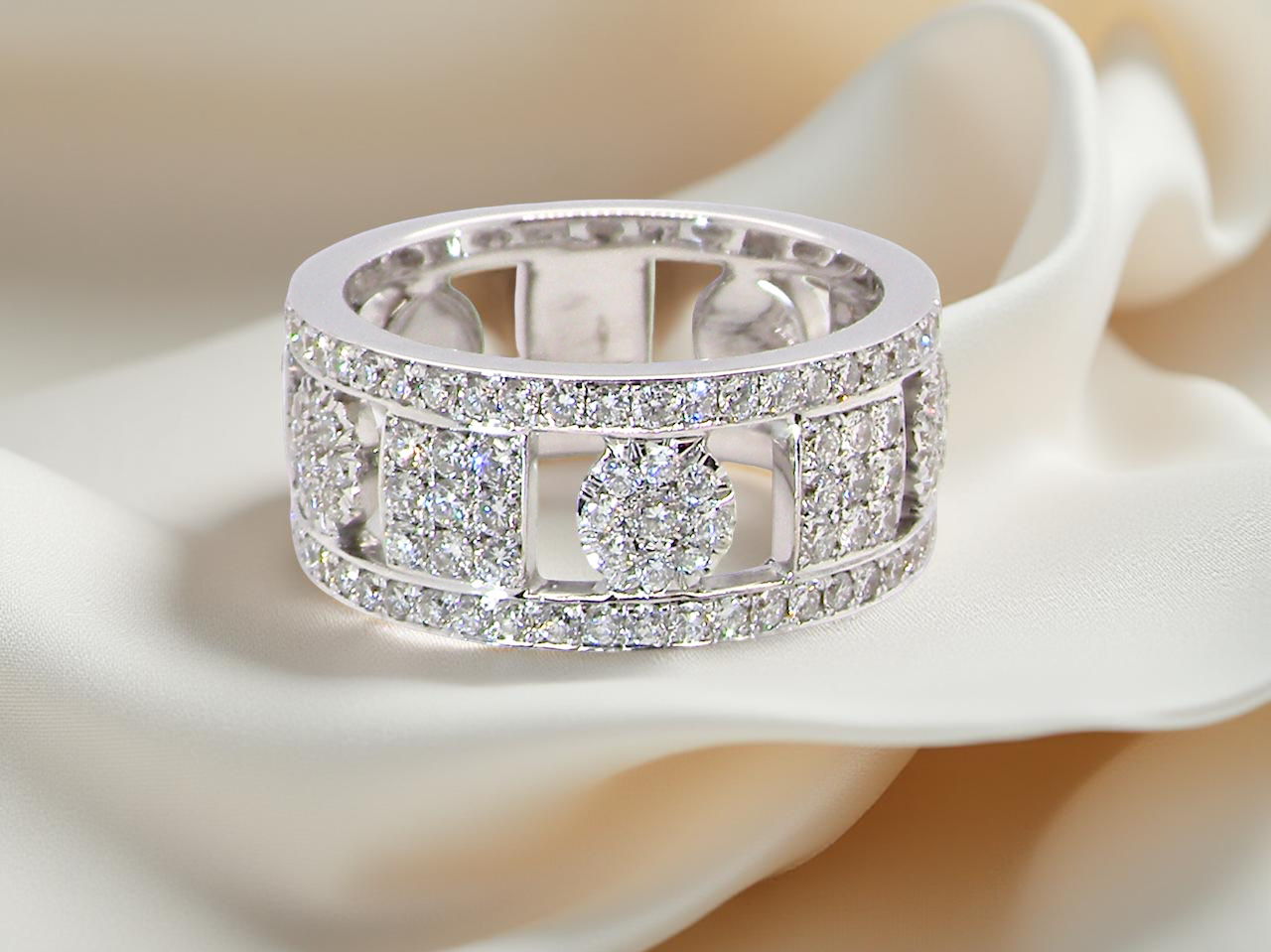 captivating design, ;18-carat white gold band