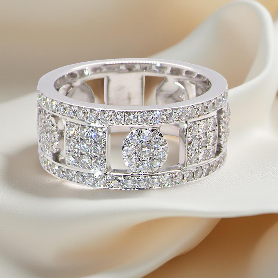 captivating design, ;18-carat white gold band