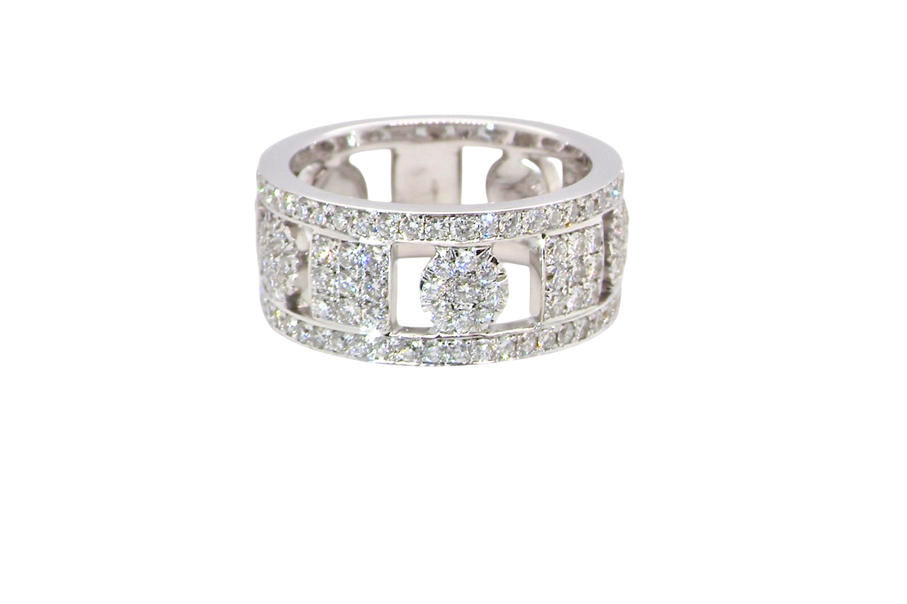 captivating design, this 18-carat white gold band