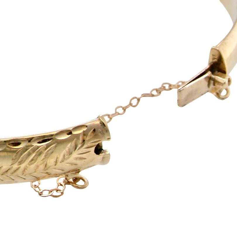 clasp A 9 carat gold bangle. A traditional British design, half the bangle a pattern