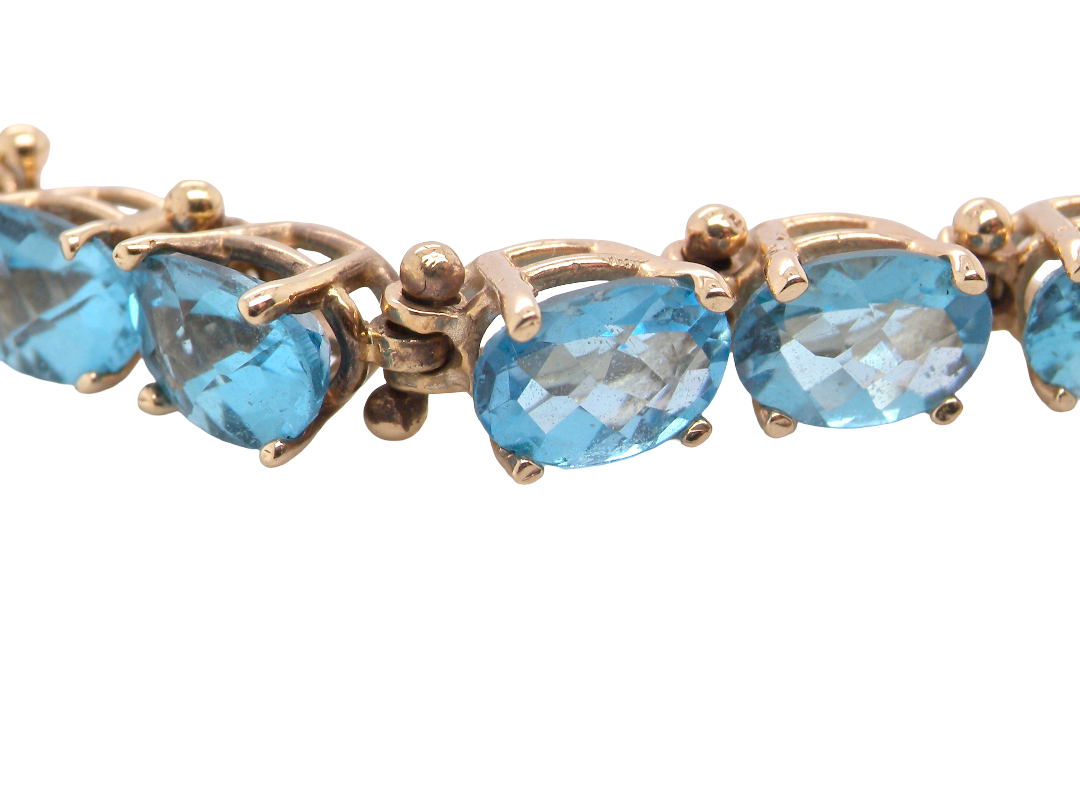 close view A blue topaz line bracelet
