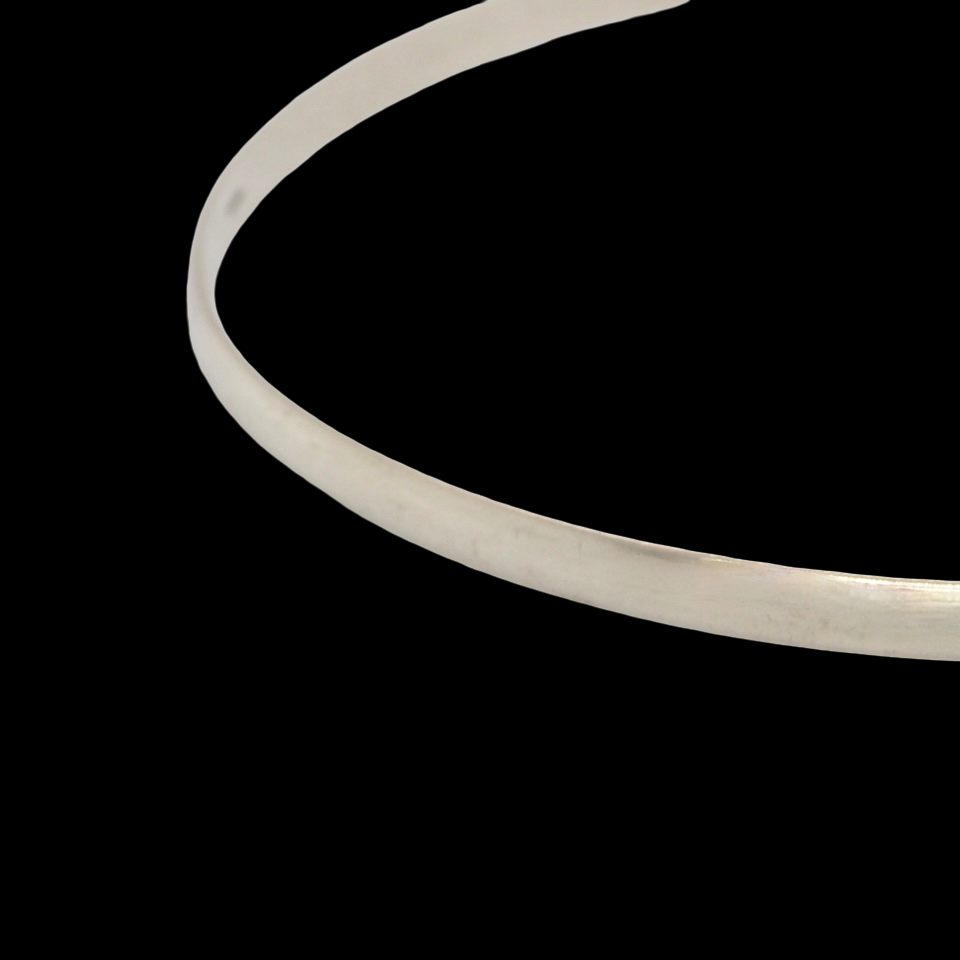 close view A solid 9 carat white gold bangle. A classic circular bangle which is a timeless and elegant look.
Internal dimensions- 67mm