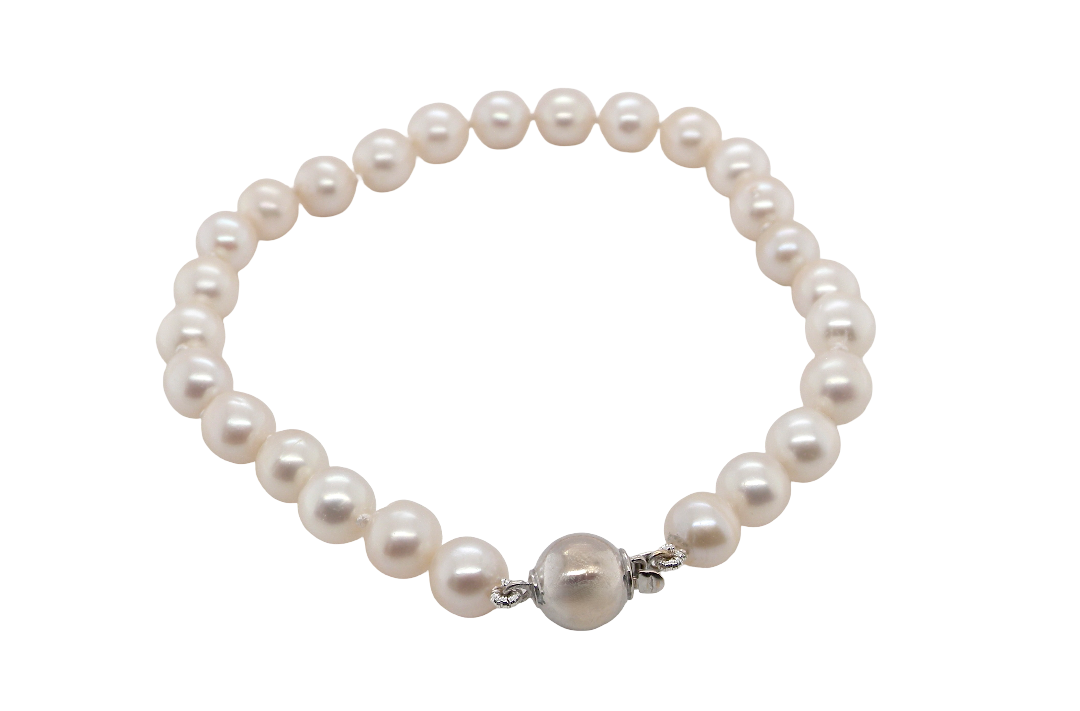 cultured pearl bracelet. High quality pearls, each 6.5mm,