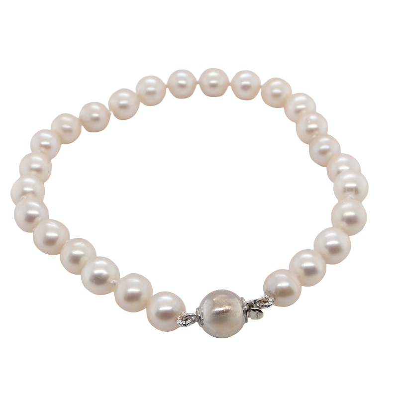 cultured pearl bracelet. High quality pearls, each 6.5mm,