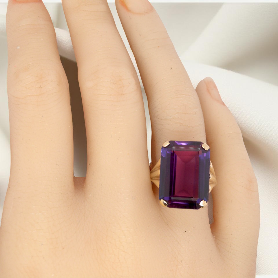 hand A 9 carat gold* dress ring that is set with a substantial amethyst gemstone.