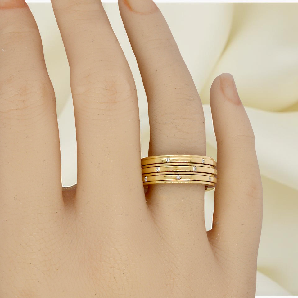 hand A Piaget ‘Possession’ Triple-Band Diamond Ring