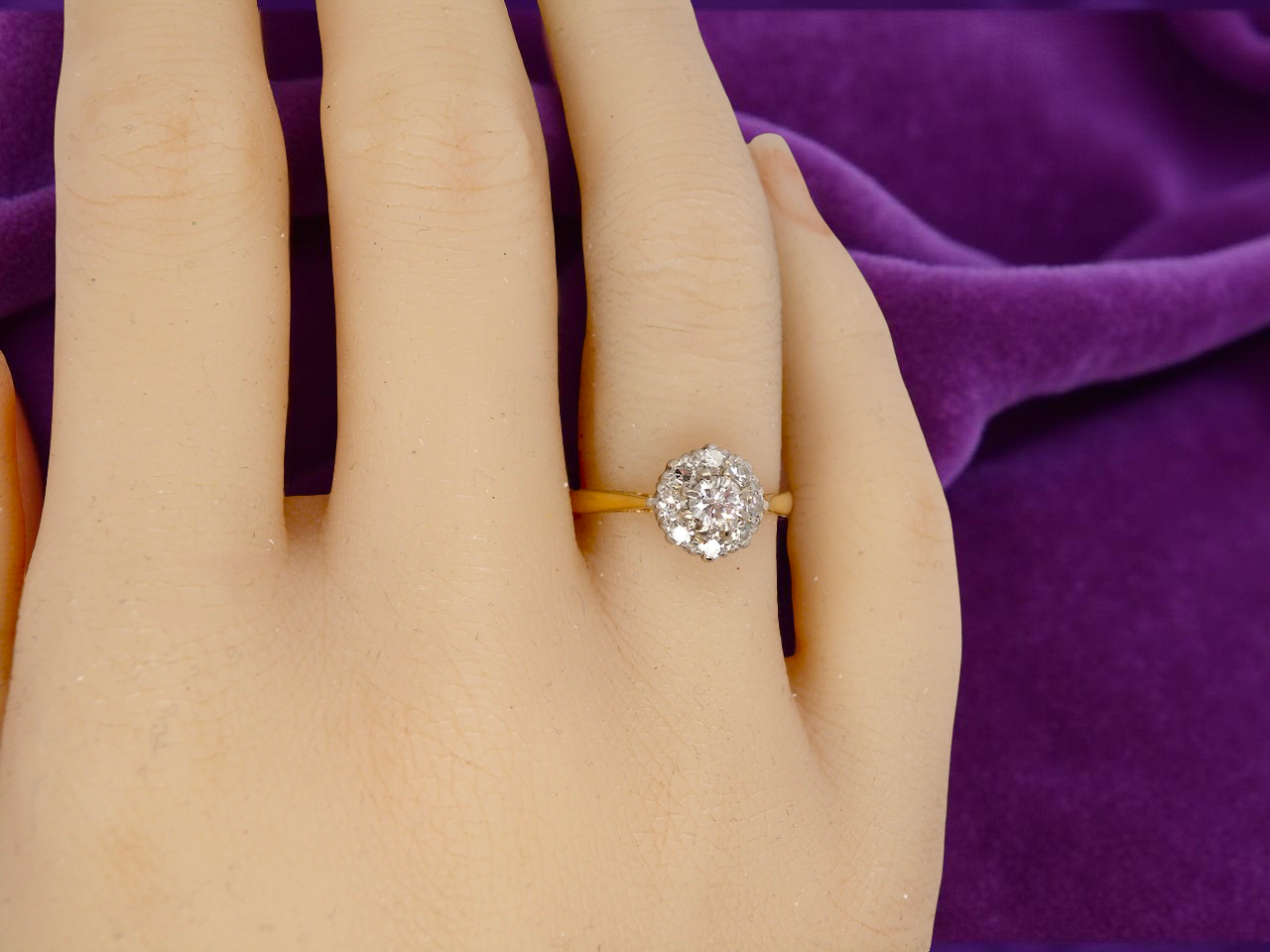 A Vintage Diamond Cluster Ring (c.1930–1940)