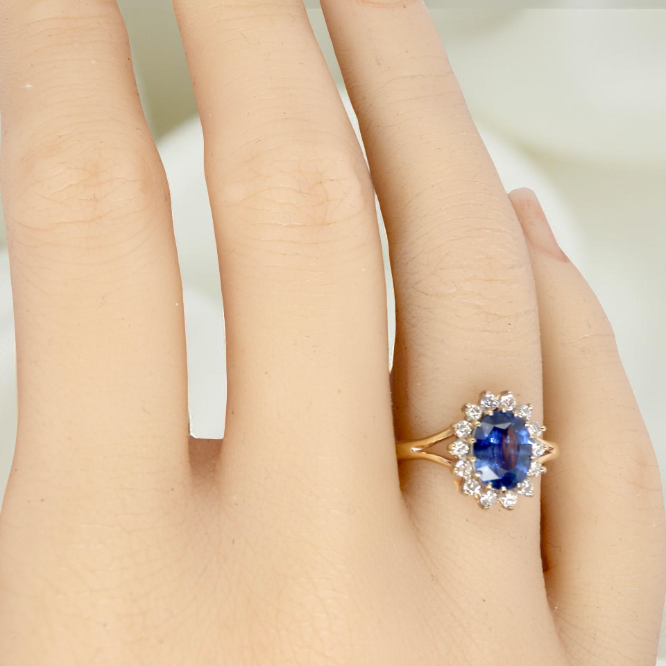 A Vintage Sapphire & Diamond Cluster Ring (c.1960–1970)