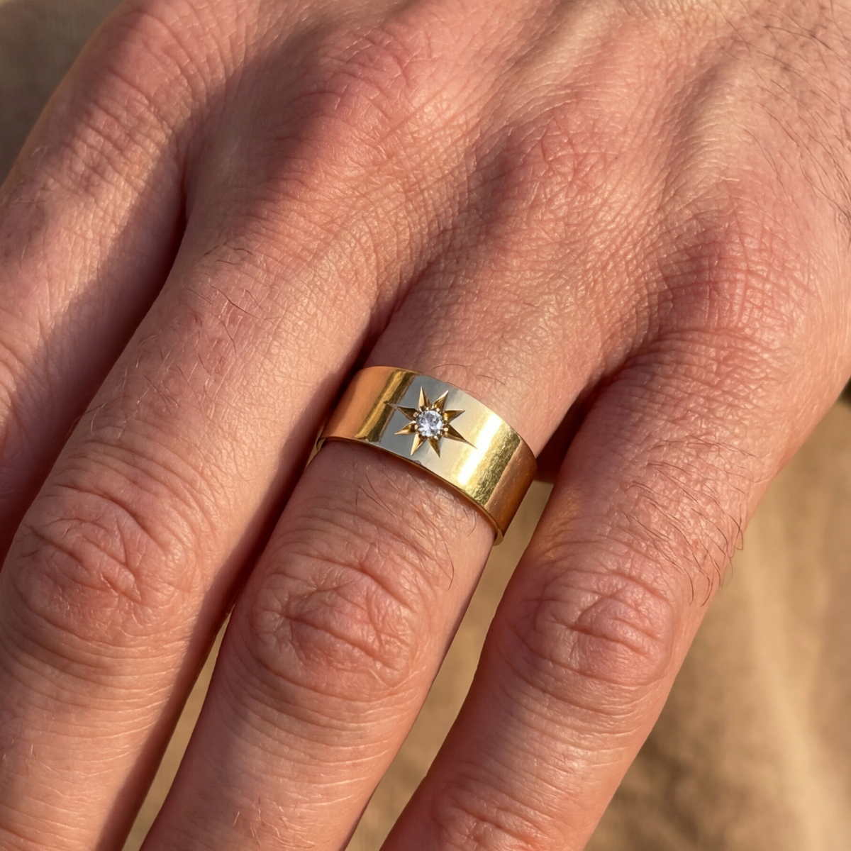 hand A fine and unusual early 20th-century signet-style ring, crafted in rich 18 carat yellow gold.