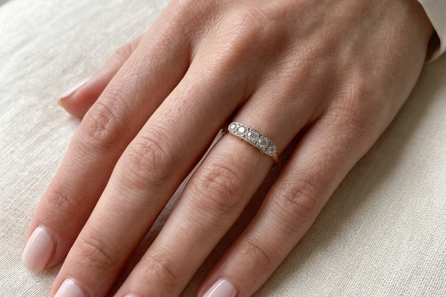 hand A fine vintage ring set with five brilliant cut white diamonds.
Centre diamond 3.6mm (est 0.15 carats)
