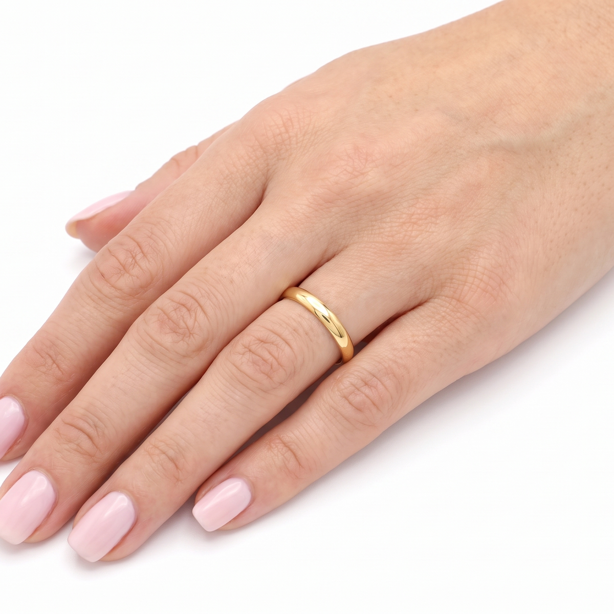 hand A plain 18 carat gold wedding ring. 3.8mm width, weight 5.4grams. 