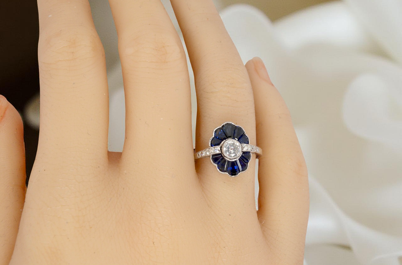 hand A striking and highly unusual Art Deco cluster ring featuring a distinctive fan-shaped design.