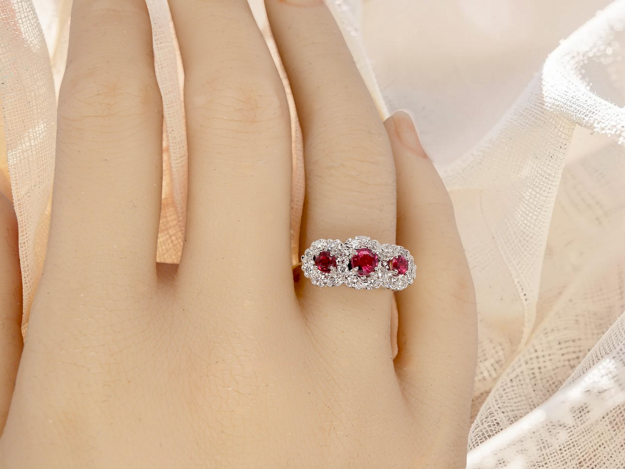 hand A striking triple cluster ring crafted in 18 carat gold, dating circa 1990–2000, and fully hallmarked in the UK.
✨ Design & Gemstones
Three deep red rubies set to the centre of each cluster