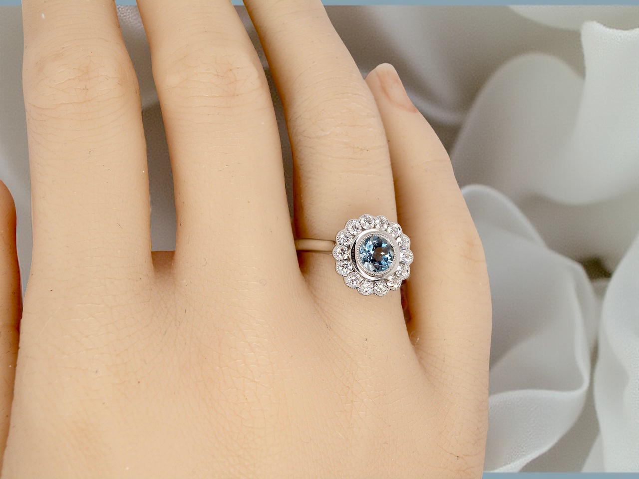 An 18 carat White Gold Aquamarine Hand View