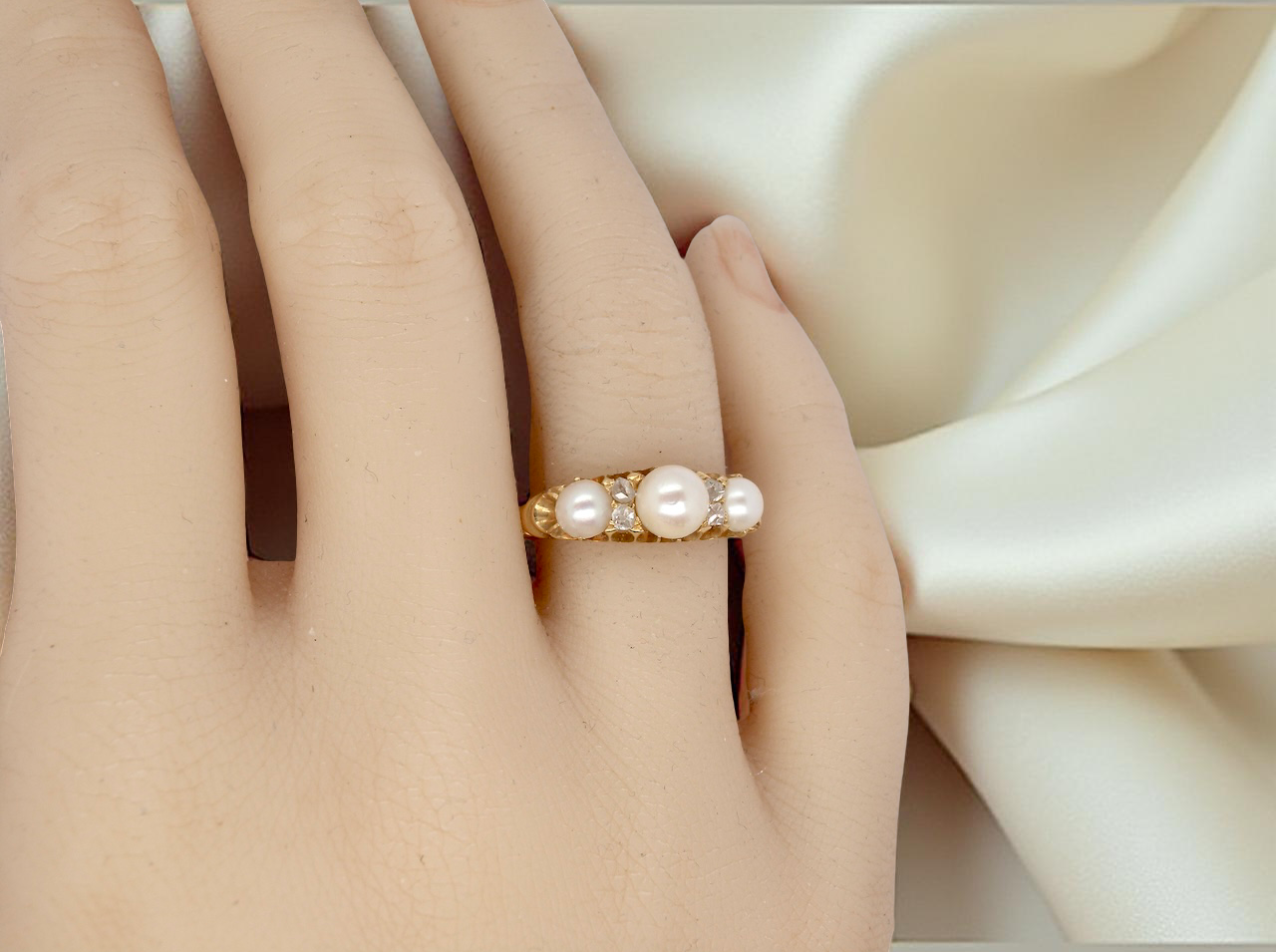 hand An elegant Victorian 18 carat gold* dress ring, set with three cultured pearls