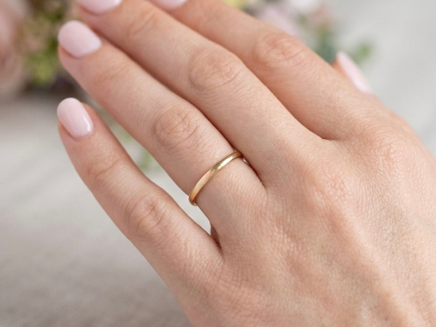 hand As a wedding ring one cannot be more traditional than the simple D shaped profile of a ring like this one.