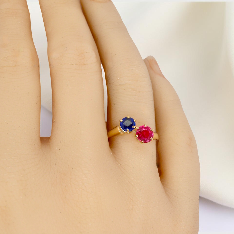 A Moi-et-Toi two stone sapphire ruby ring