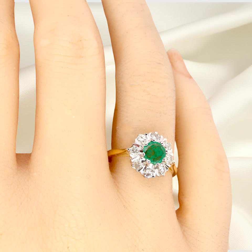 hand beautiful cluster ring featuring a 6mm round emerald