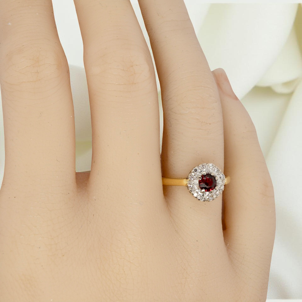 hand classic 1960s 18 carat yellow gold cluster ring, featuring a round garnet