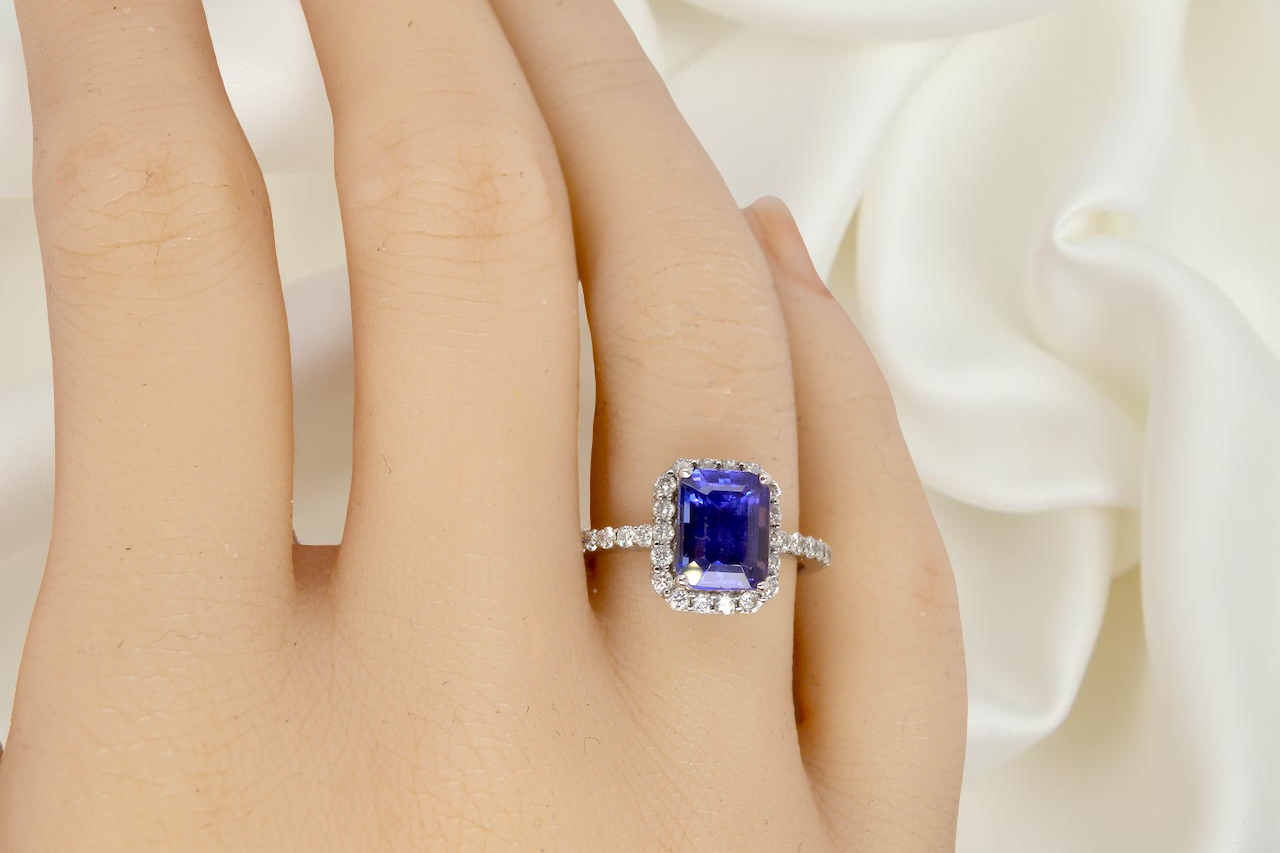 hand cluster ring featuring a 4A quality Tanzanite as its centre stone.