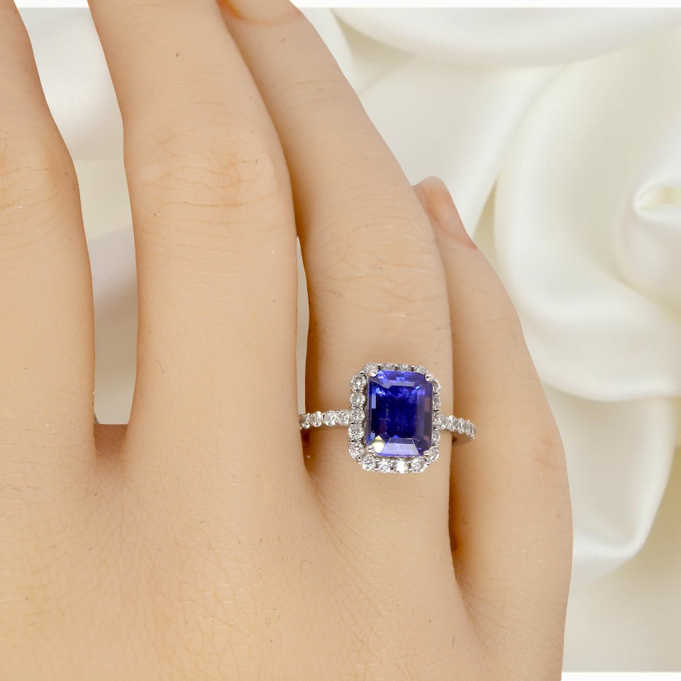 hand cluster ring featuring a 4A quality Tanzanite as its centre stone.