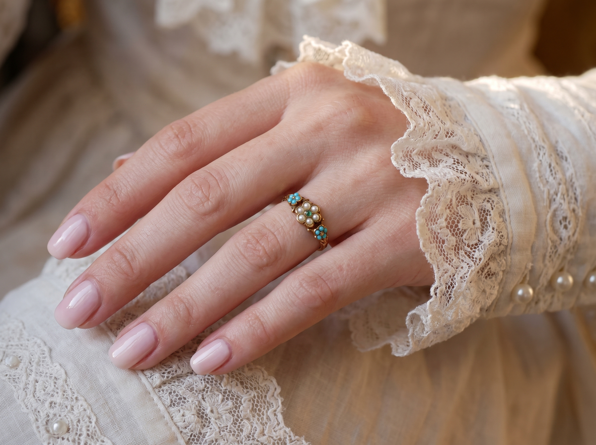 hand pretty Victorian dress ring. A daisy cluster design with an emerald centre stone, measures 1.8mm, surrounded by six tiny seed pearls, each 1.8mm