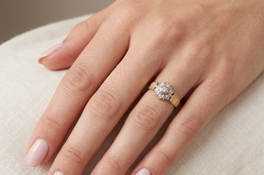 typical design from the 1960s/1970s era, a daisy cluster set with brilliant cut white diamonds a