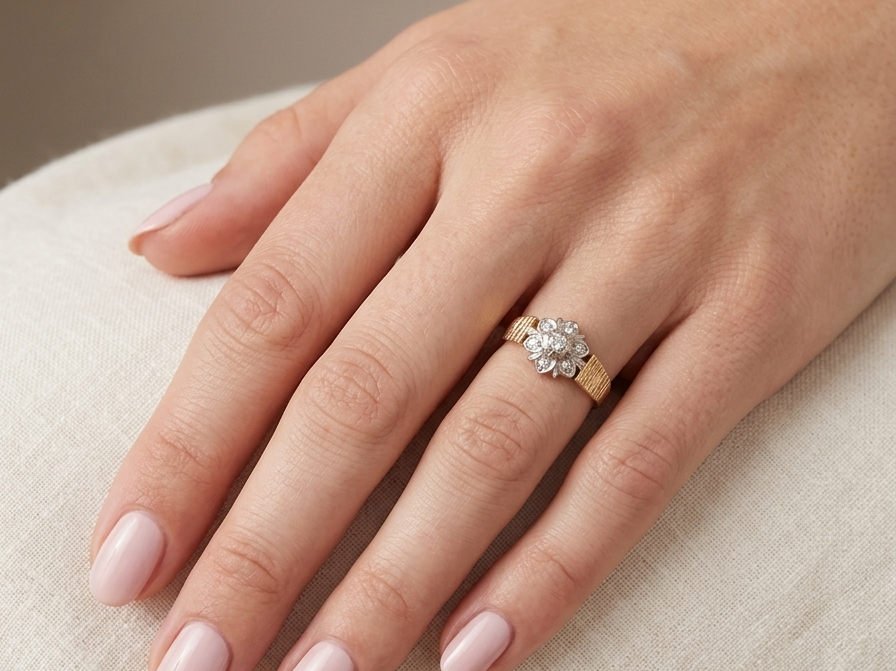 typical design from the 1960s/1970s era, a daisy cluster set with brilliant cut white diamonds a