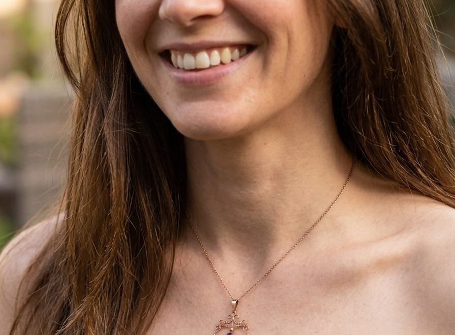 model A fine antique pendant. Victorian openwork design, this impressive pendant measures 40x30mm.