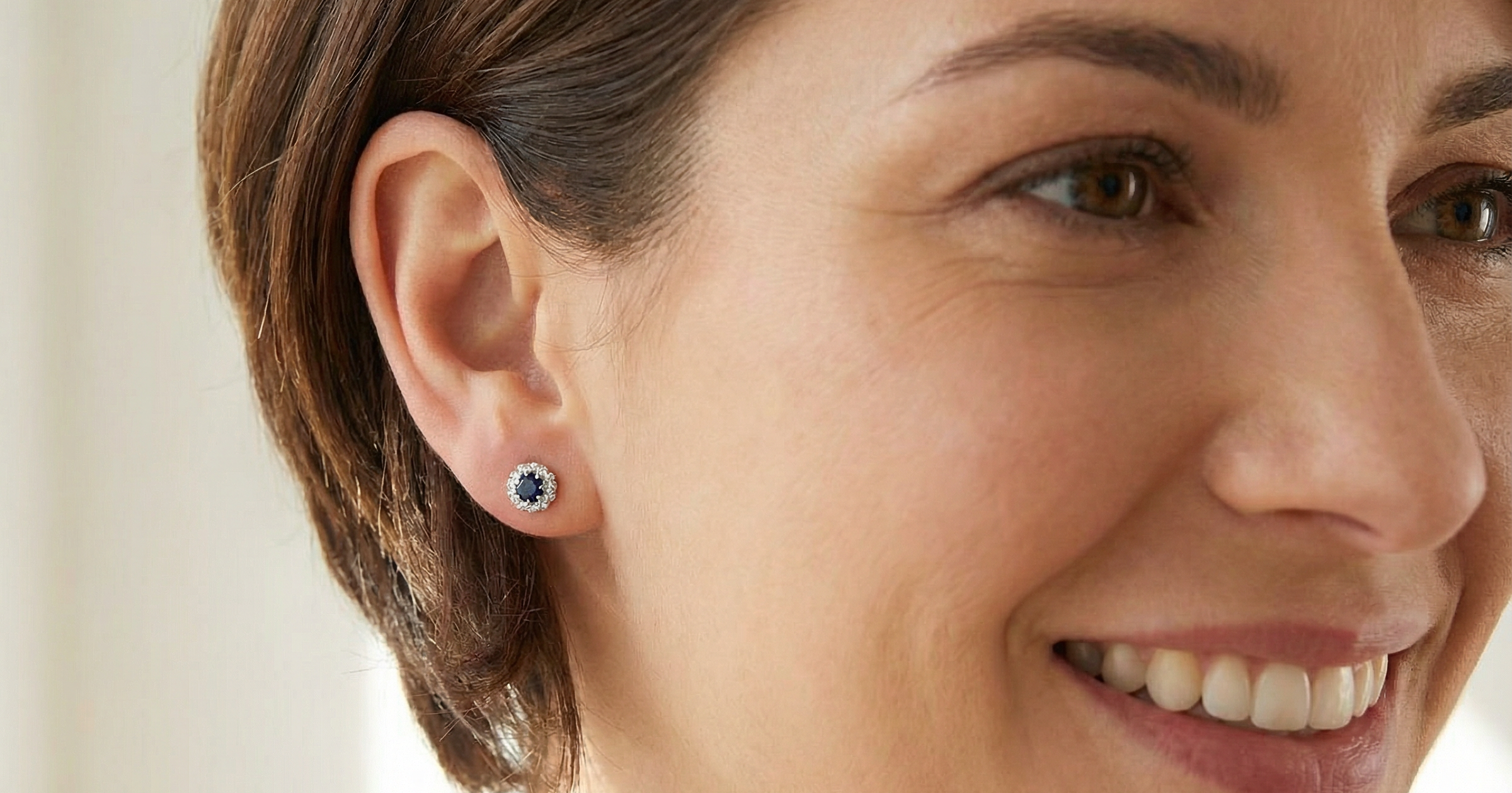 model A pair of stud cluster earrings. Each earring is set with a dark blue sapphire centre .
Measures 4mm, surrounded by an outer halo of eight 1.3mm diamonds