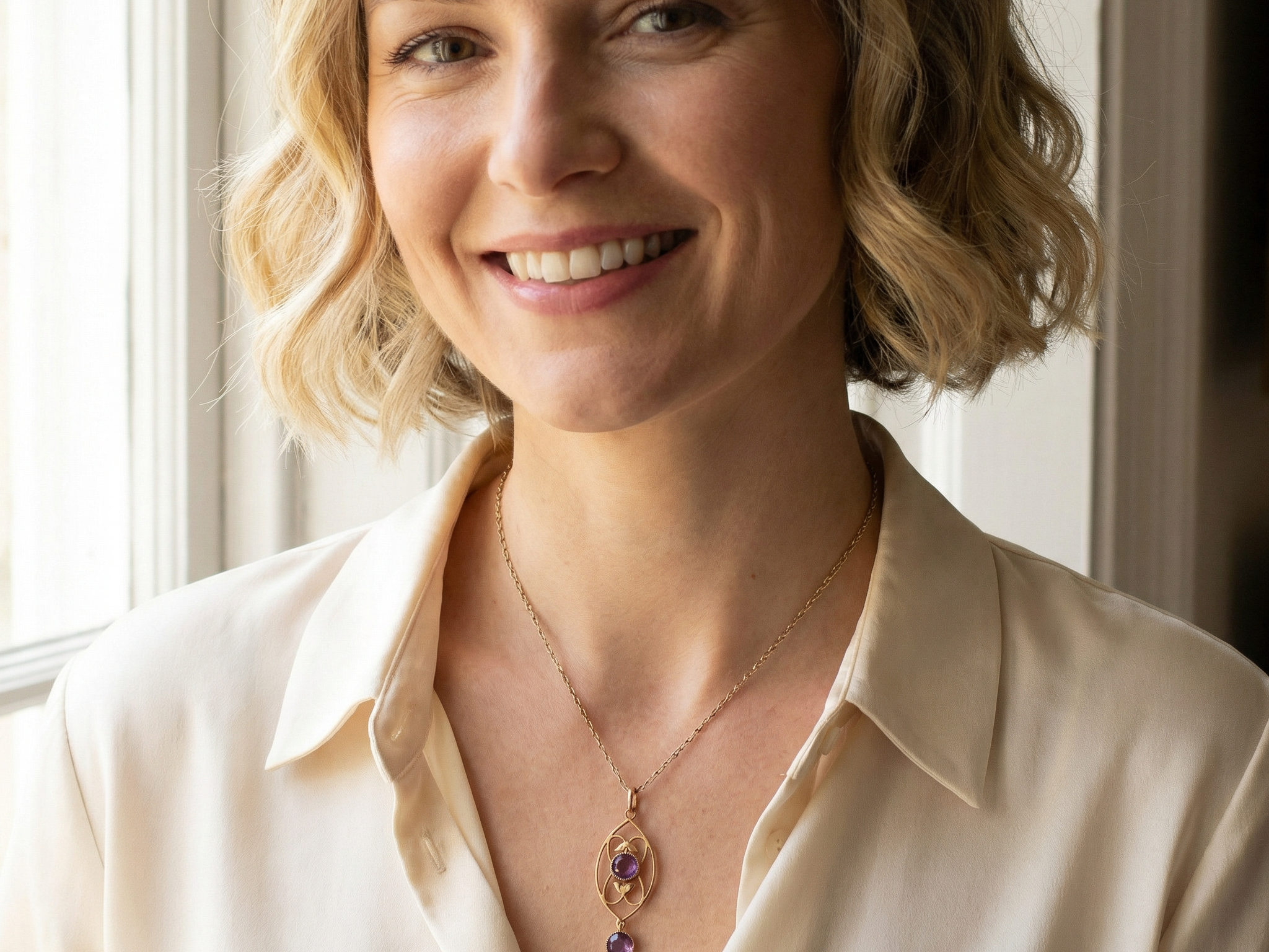 model An Edwardian pendant set with two amethyst gemstones