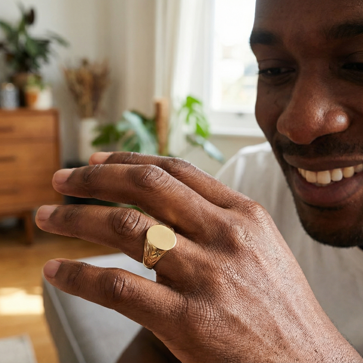 An oval shaped gentleman's signet ring. The head is plain, measures 15x13mm, for seal, crest or personalised engraving.