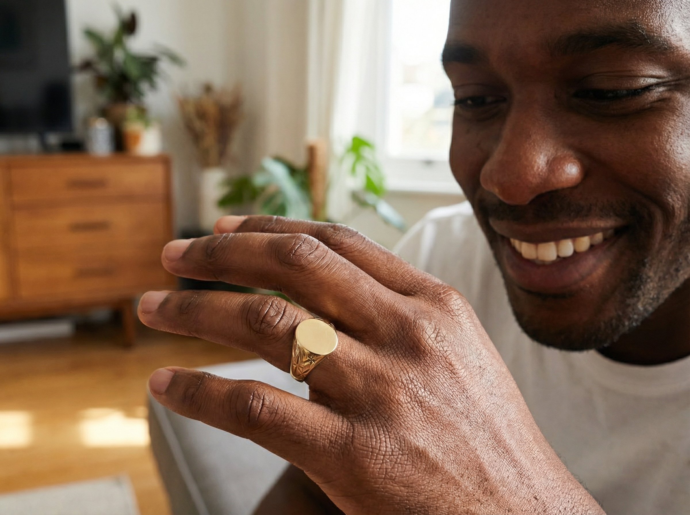 An oval shaped gentleman's signet ring. The head is plain, measures 15x13mm, for seal, crest or personalised engraving.