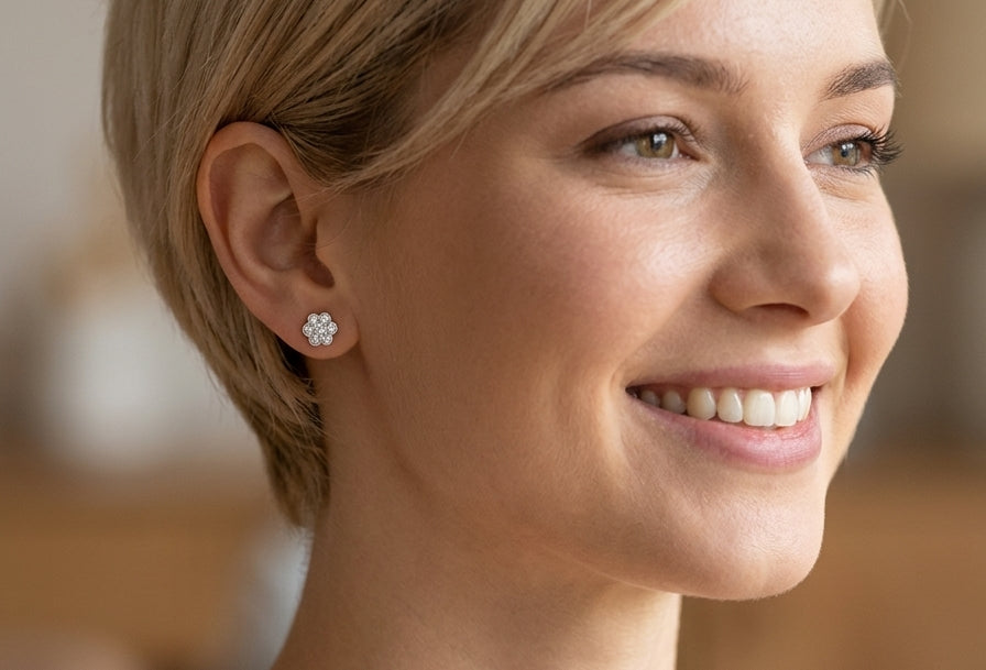 model The diamonds measure approximately 2.6mm each, with an estimated total diamond weight of 0.40ct per earring (0.80ct total). Assessed as colour I–J and clarity SI.
The elegant daisy-style heads measure 9.3mm