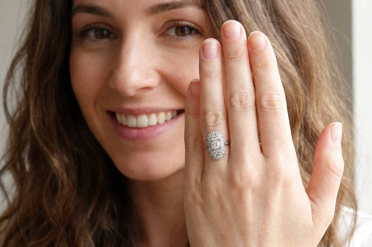 model beautifully crafted Art Deco plaque-style diamond ring, s
