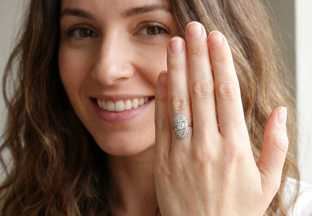 model beautifully crafted Art Deco plaque-style diamond ring, s