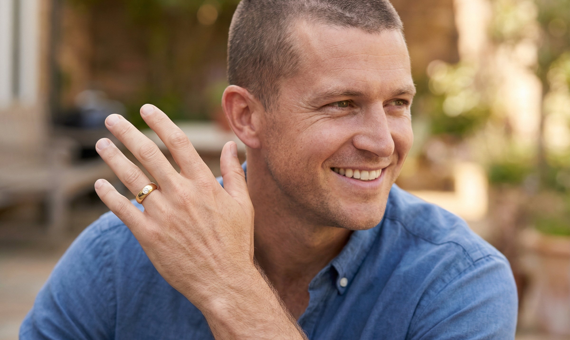 model man A very heavy and substantial 18 carat gold gentleman’s ring, weighing just over 12 grams.