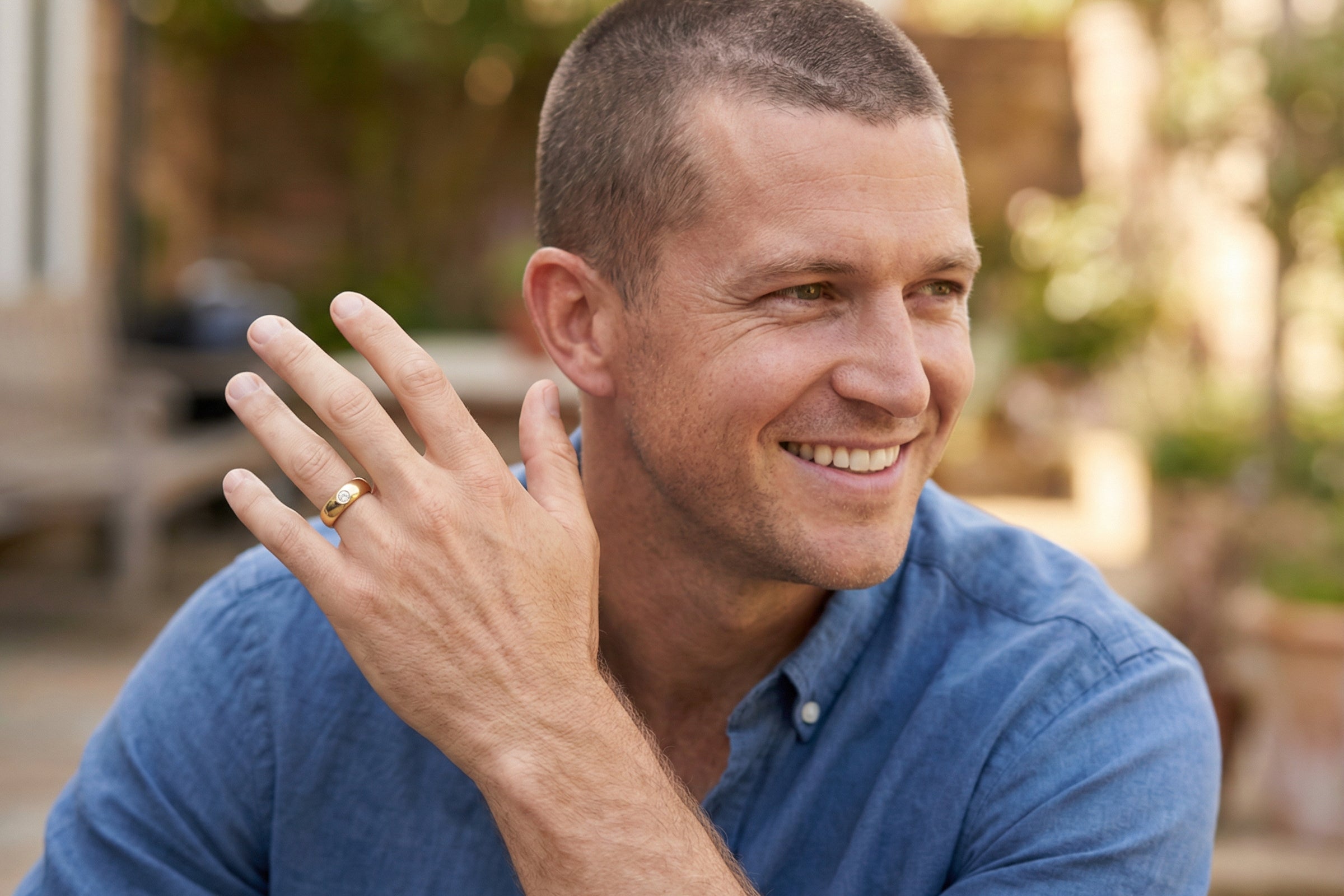model man A very heavy and substantial 18 carat gold gentleman’s ring, weighing just over 12 grams.