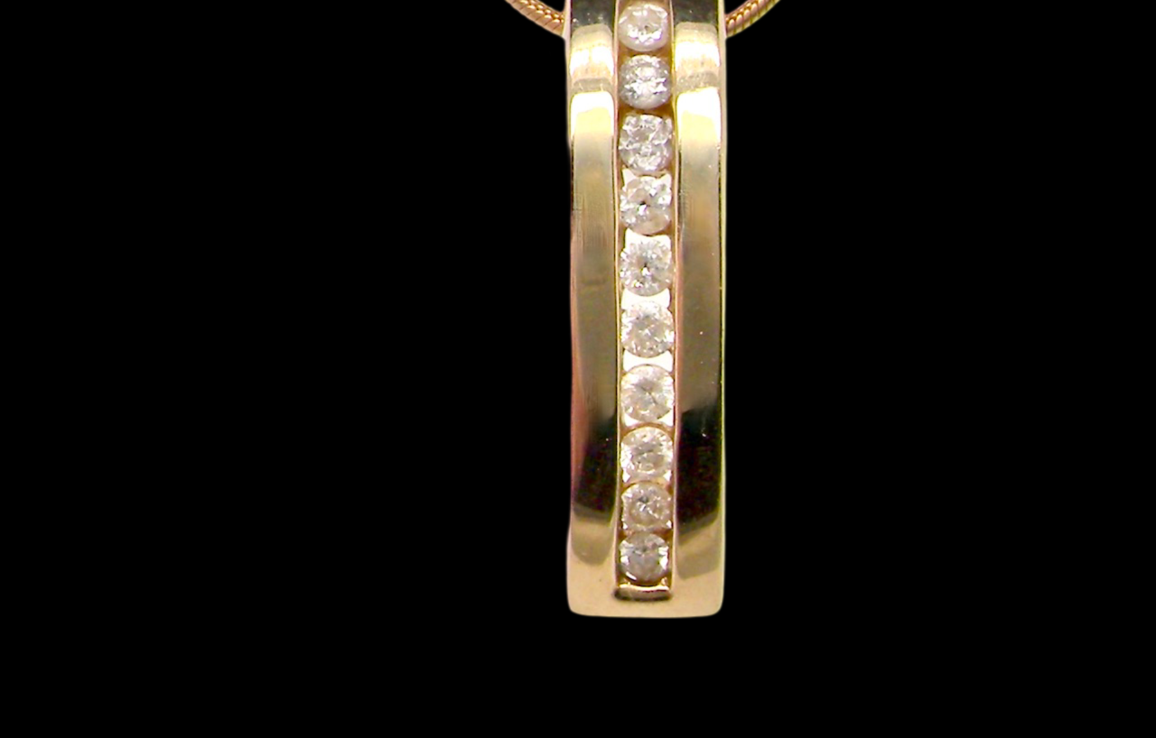 A modern Diamond Pendant
