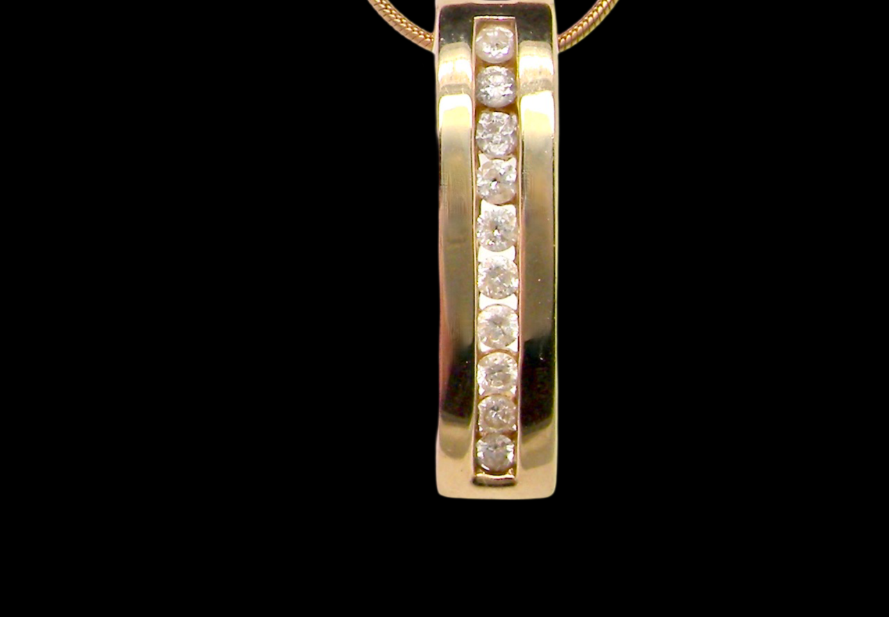 A modern Diamond Pendant