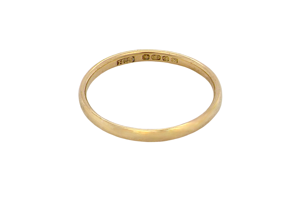 narrow 18 carat gold wedding ring. Traditional D shape profile.
Hallmarks for Birmingham 1934.