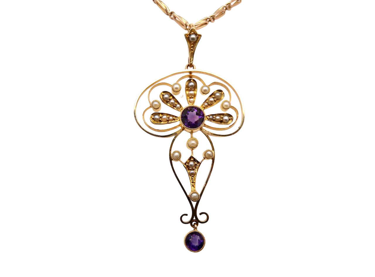 . This elegant piece typifies the glamour of the period, set with pearls and amethysts.