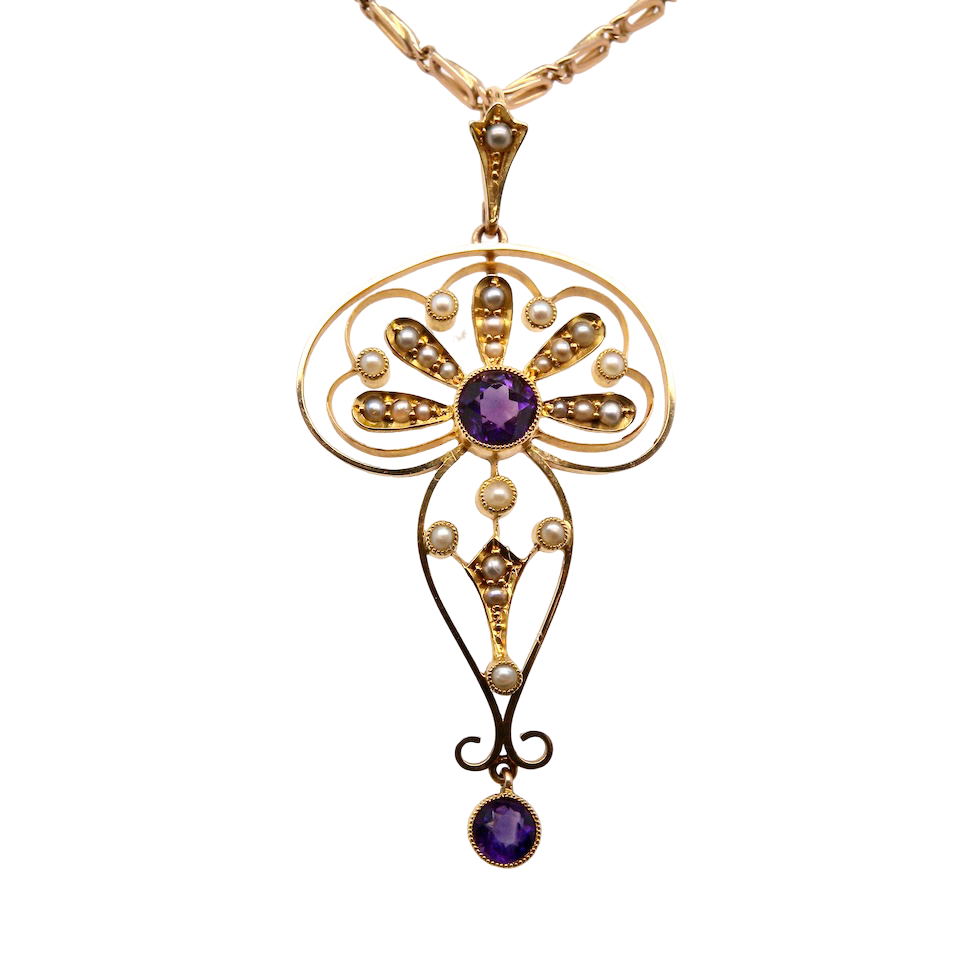 . This elegant piece typifies the glamour of the period, set with pearls and amethysts.