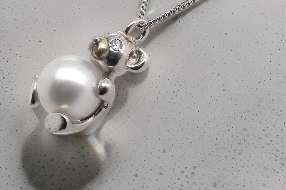 A Teddy Bear platinum pendant