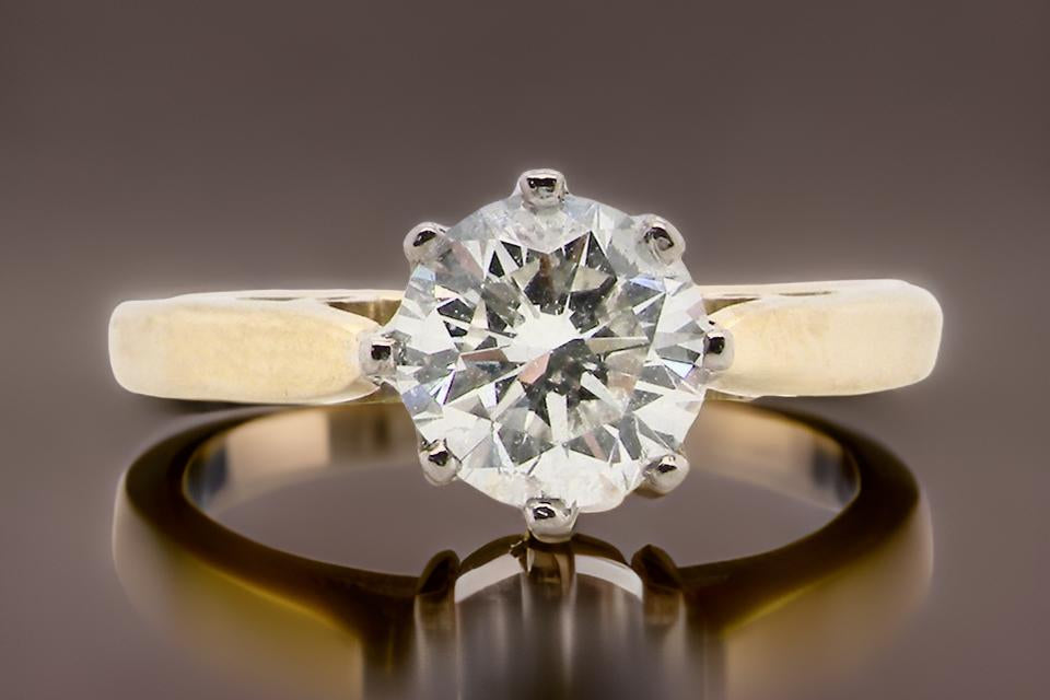An iconic Solitaire Ring