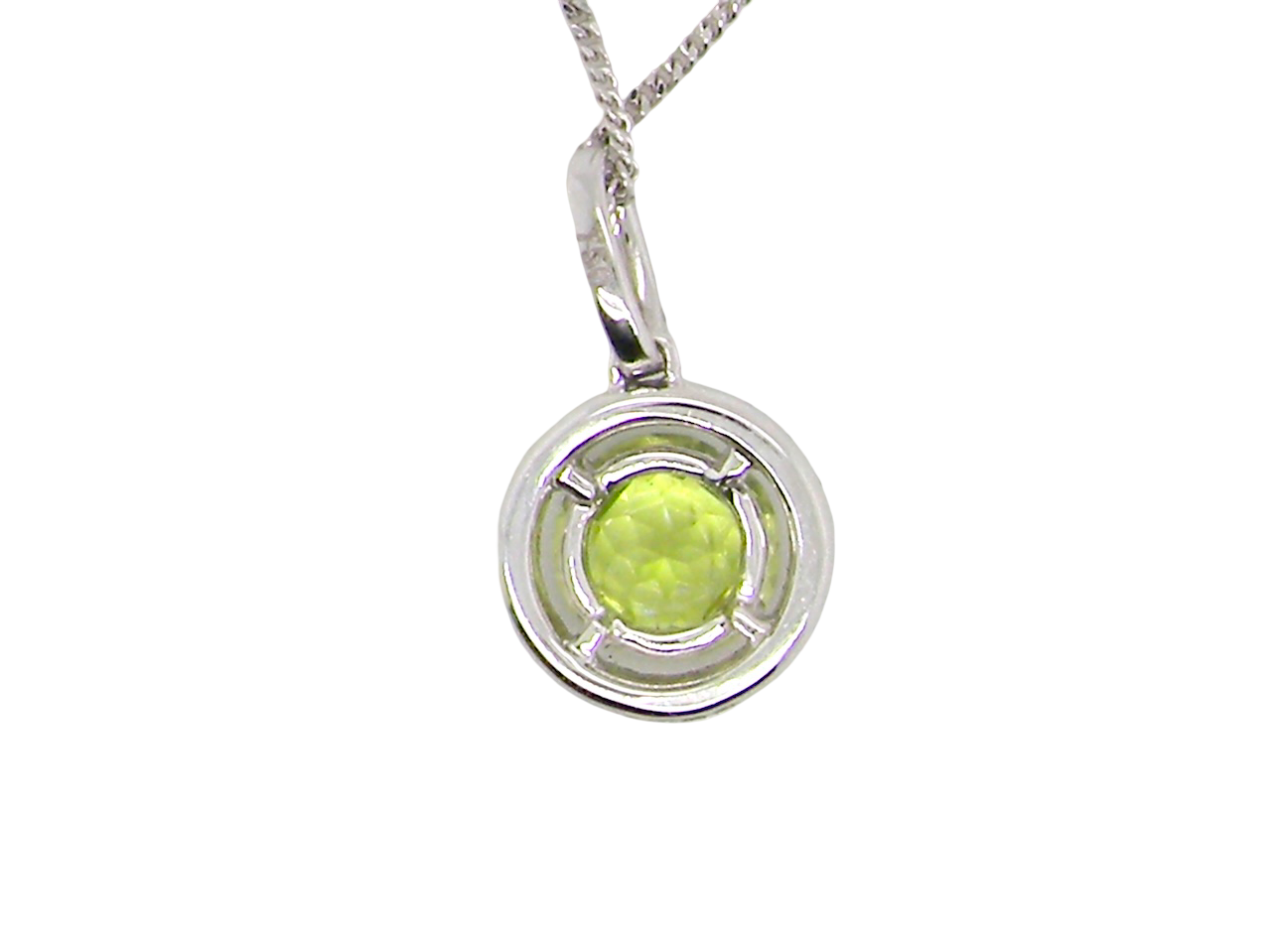 18 carat white gold pendant, centrally set with a circular faceted peridot,