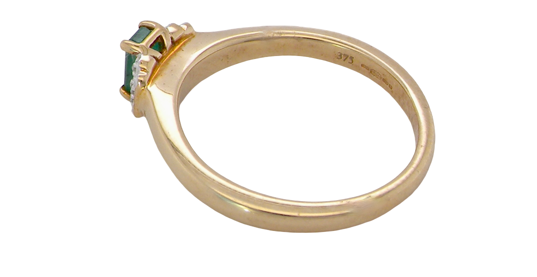 rear A 9 carat gold ring that features a rectangular cut emerald, 5x3mm (est 0.30 carats)