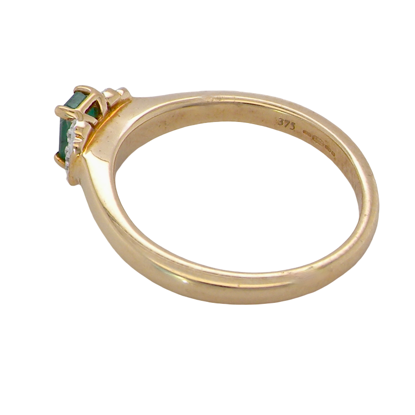 rear A 9 carat gold ring that features a rectangular cut emerald, 5x3mm (est 0.30 carats)