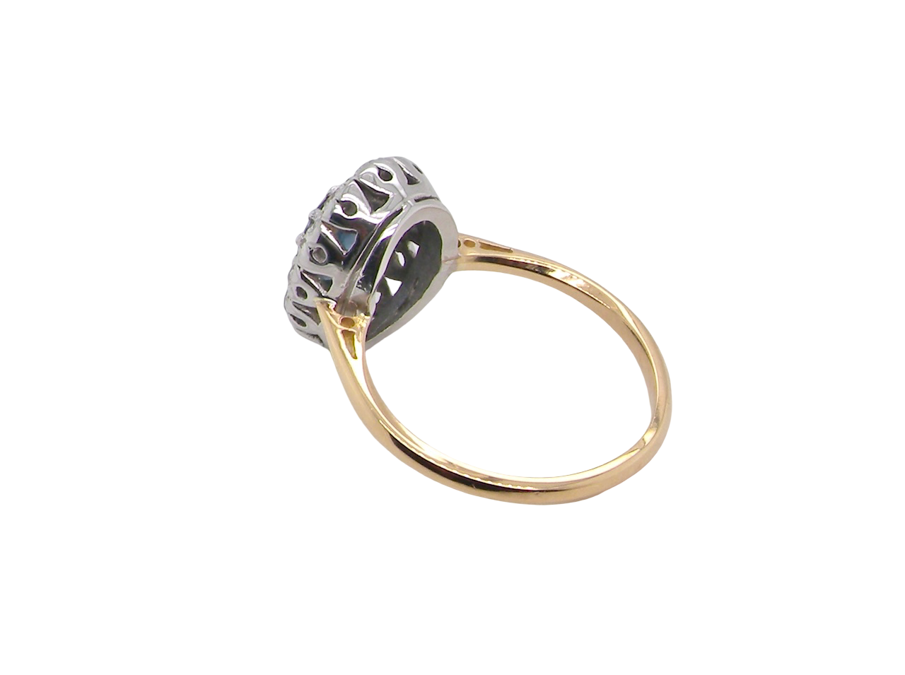 A vintage cluster ring featuring an oval mid-blue sapphire
