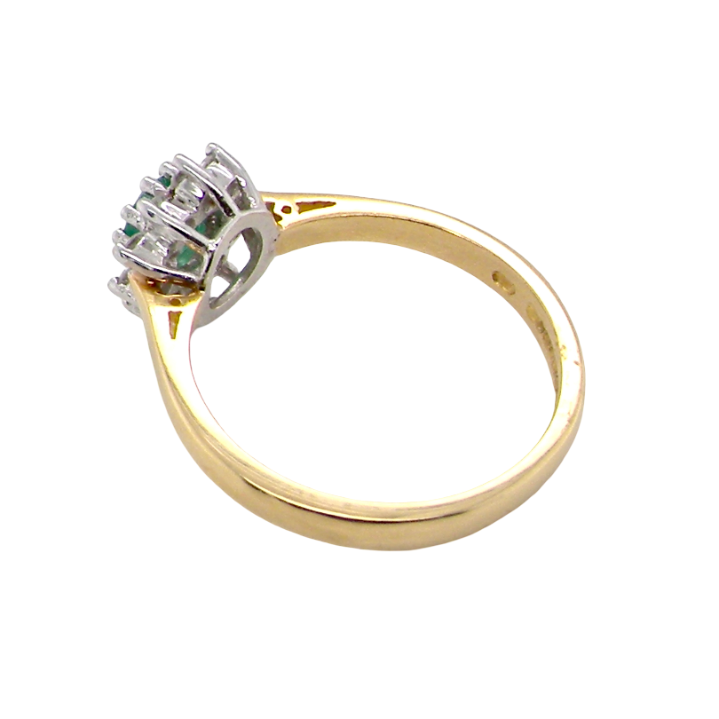 A classic cluster ring. Features to the centre a round emerald, comlimented by an outer halo of brilliant cut white diamonds